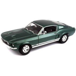 Maisto 1967 Ford Mustang GTA Fastback 1:18 Scale Die-Cast Model Car | Green